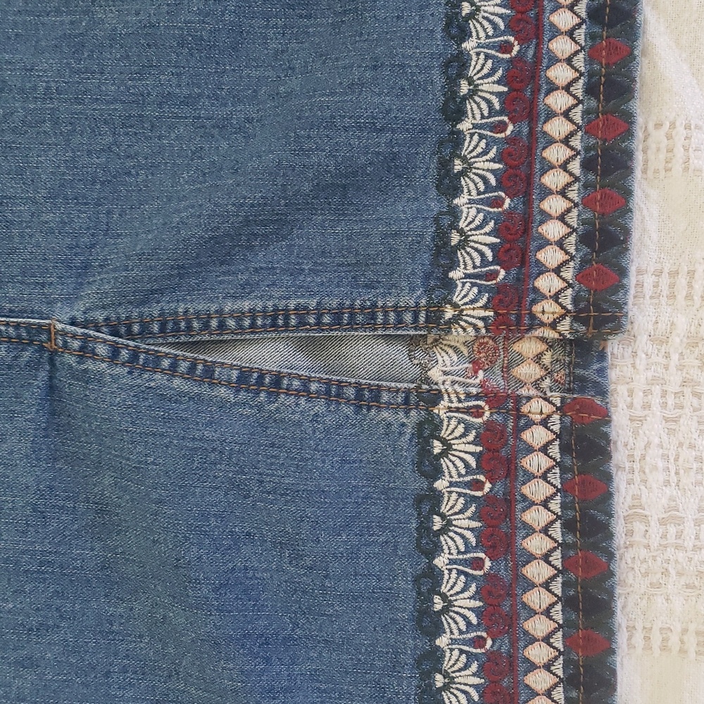 Embroidered Denim Skirt Size 4 - Picture 4 of 11